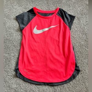 Nike- Toddler girl shirt 5 (S)